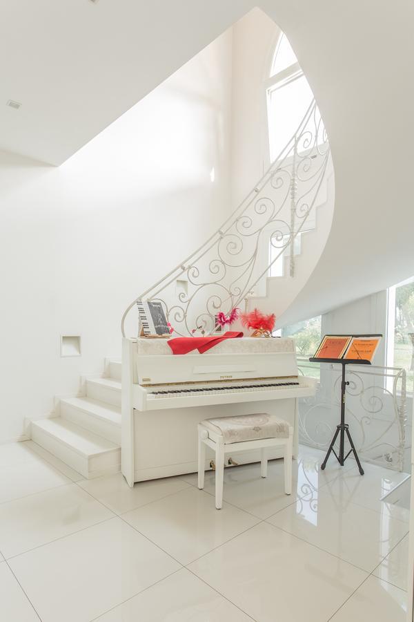 Pool & Garden Villa Lelia Mirano Exterior photo